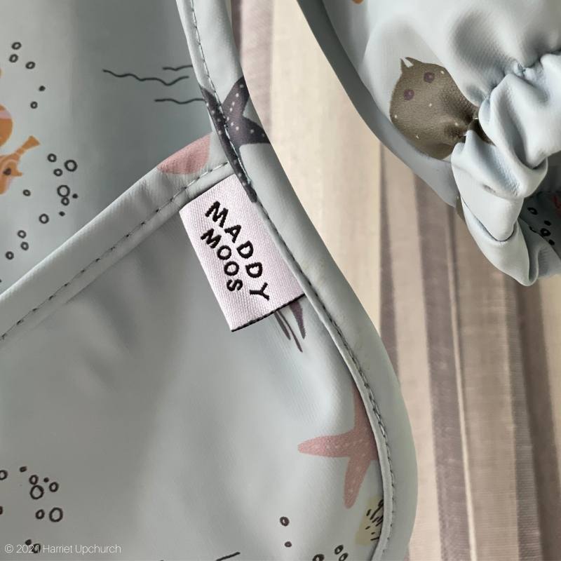 Maddy Moos Luxury Waterproof Long Sleeved Feeding Bib and Art Smock – Aquatic Motif